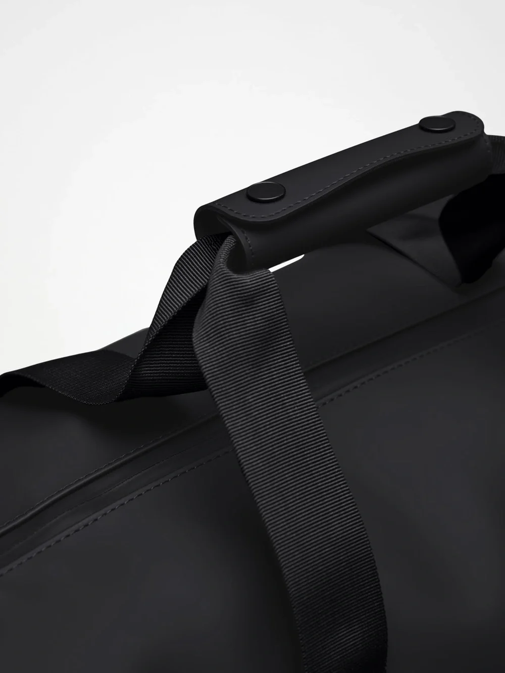 Rains Hilo Waterproof Weekend Bag (Small) in Black